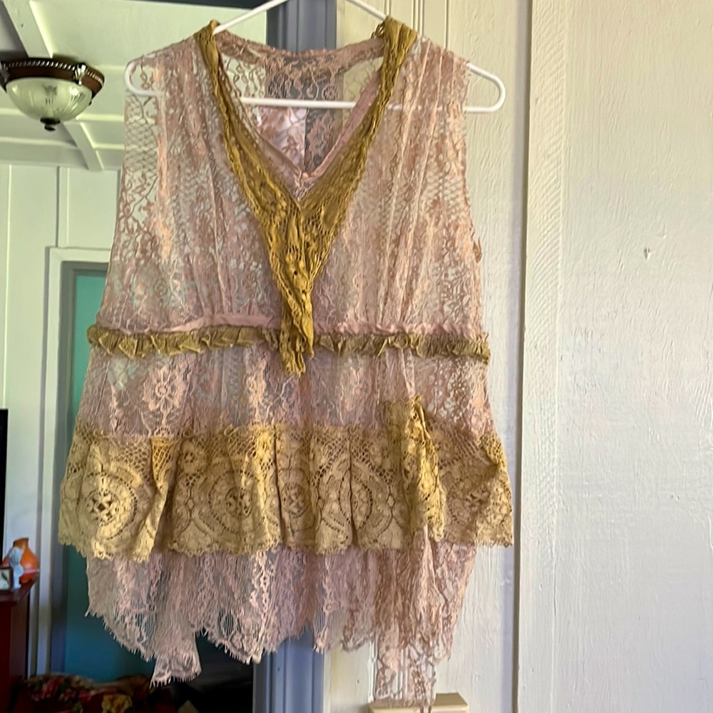 Magnolia Pearl lace top